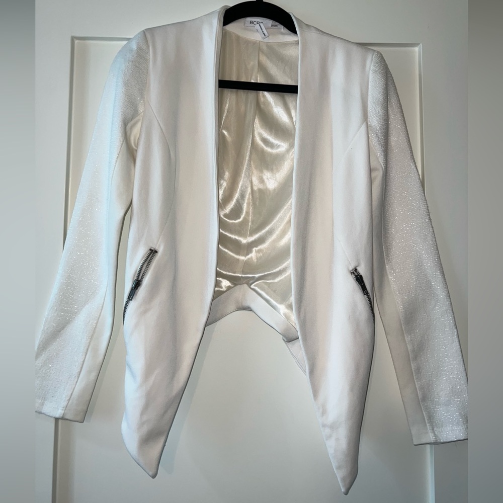 Cream BCBG GENERATION suit blazer.